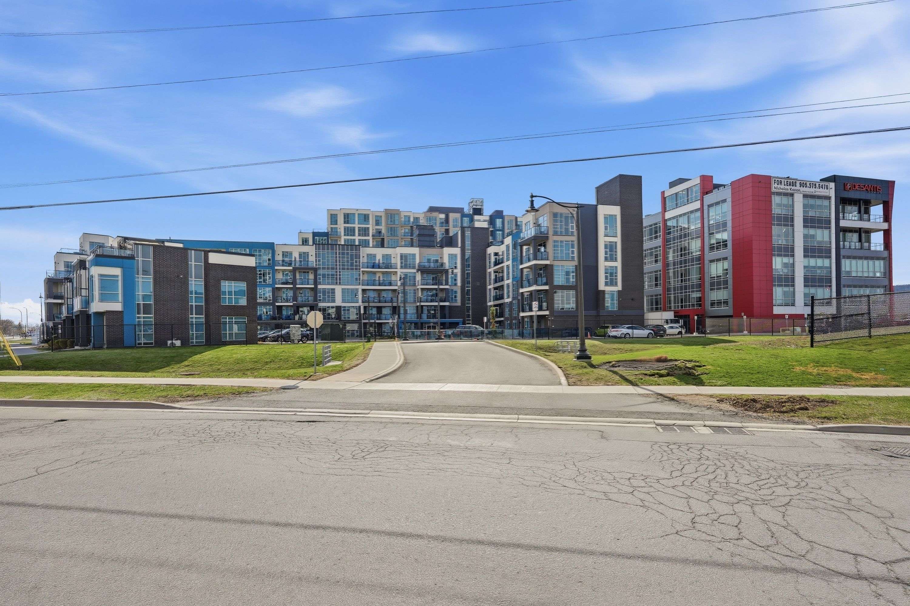 10 Concord PL #304, Grimsby, ON L3M 0G6