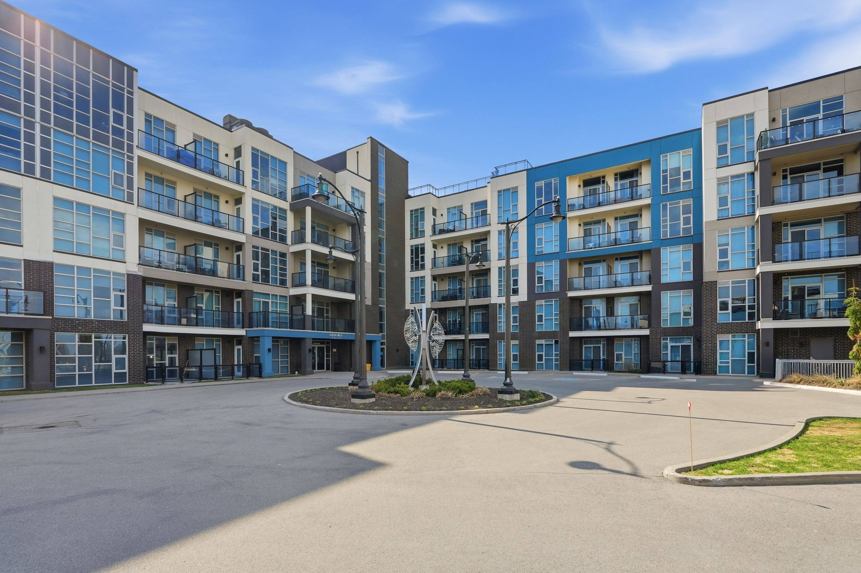 10 Concord PL #304, Grimsby, ON L3M 0G6