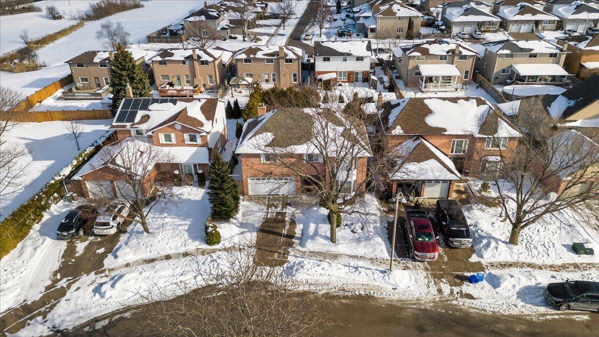 54 GOLDCREST DR, Hamilton, ON L8G 4T6