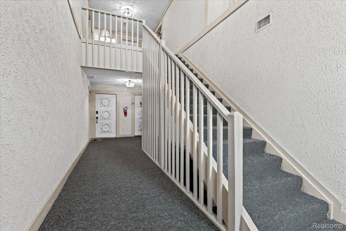 42160 Woodward AVE #17, Bloomfield Hills, MI 48304