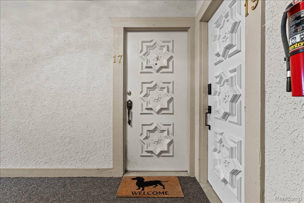 42160 Woodward AVE #17, Bloomfield Hills, MI 48304