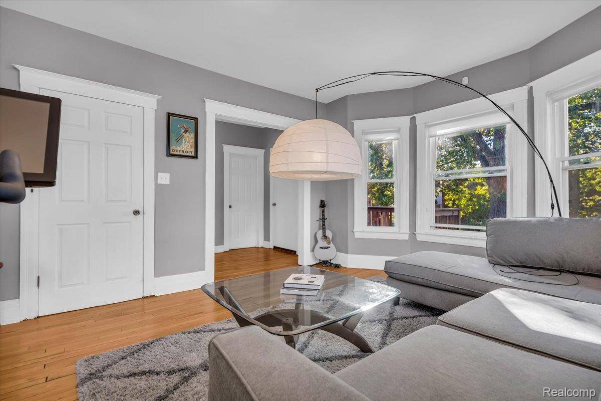 1202 Lawrence ST, Detroit, MI 48202