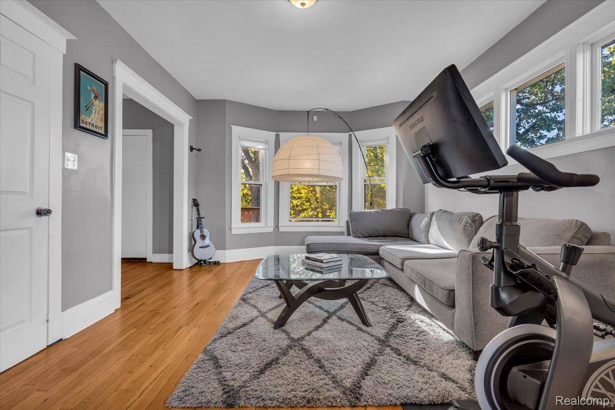 1202 Lawrence ST, Detroit, MI 48202