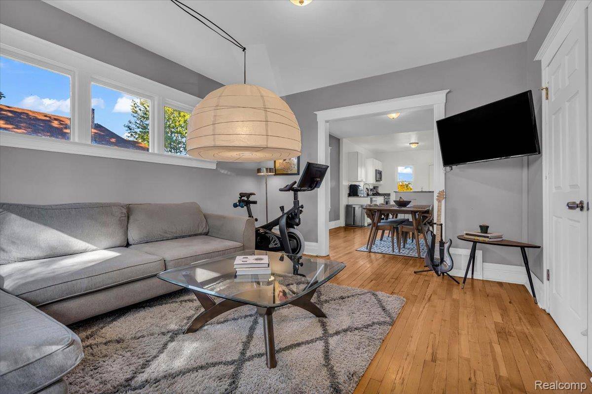 1202 Lawrence ST, Detroit, MI 48202