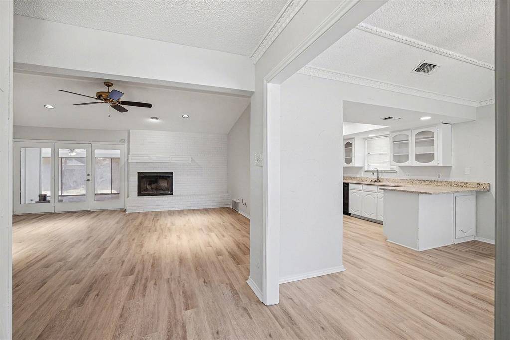 1860 Larkspur Drive, Arlington, TX 76013