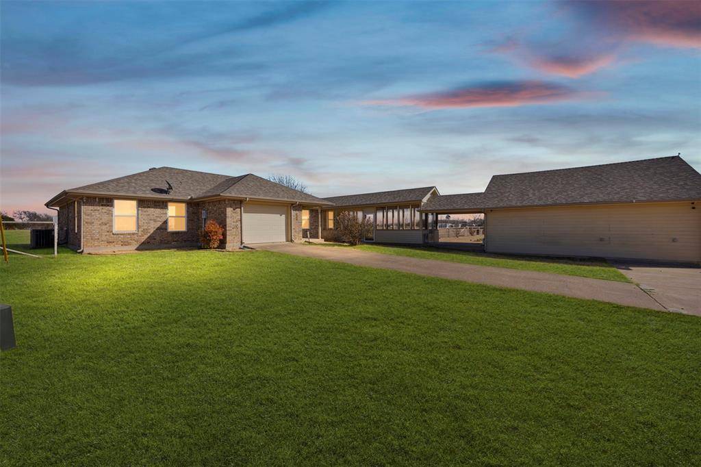 1043 Bells Chapel Road, Pecan Hill, TX 75165