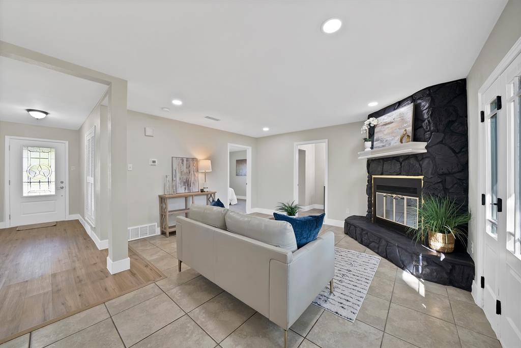 1213 Walker Drive, Hurst, TX 76053