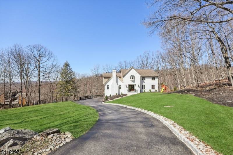 172 Miller Rd, Kinnelon Boro, NJ 07405