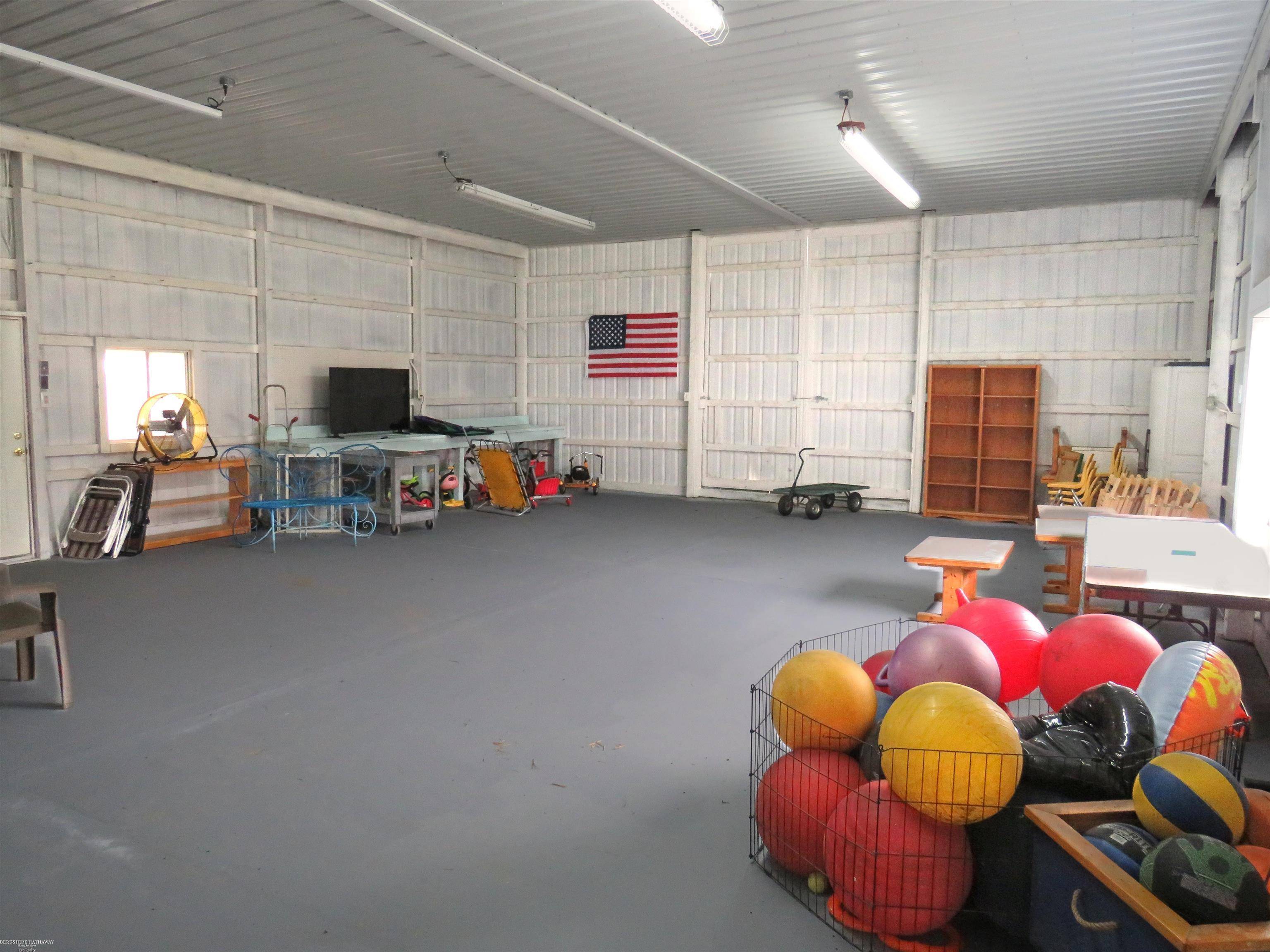 8622 Dixie HWY, Ira Twp, MI 48023