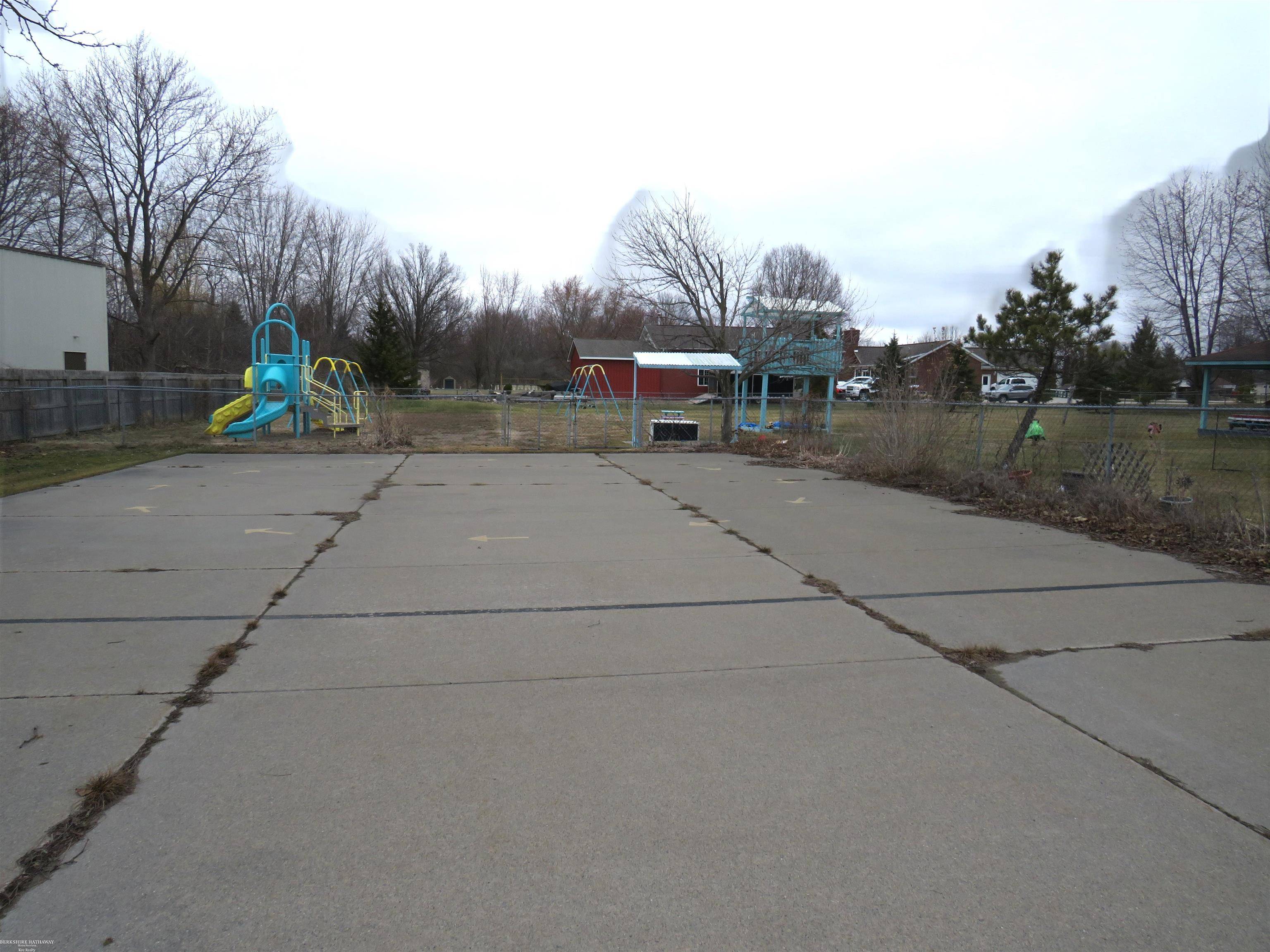 8622 Dixie HWY, Ira Twp, MI 48023