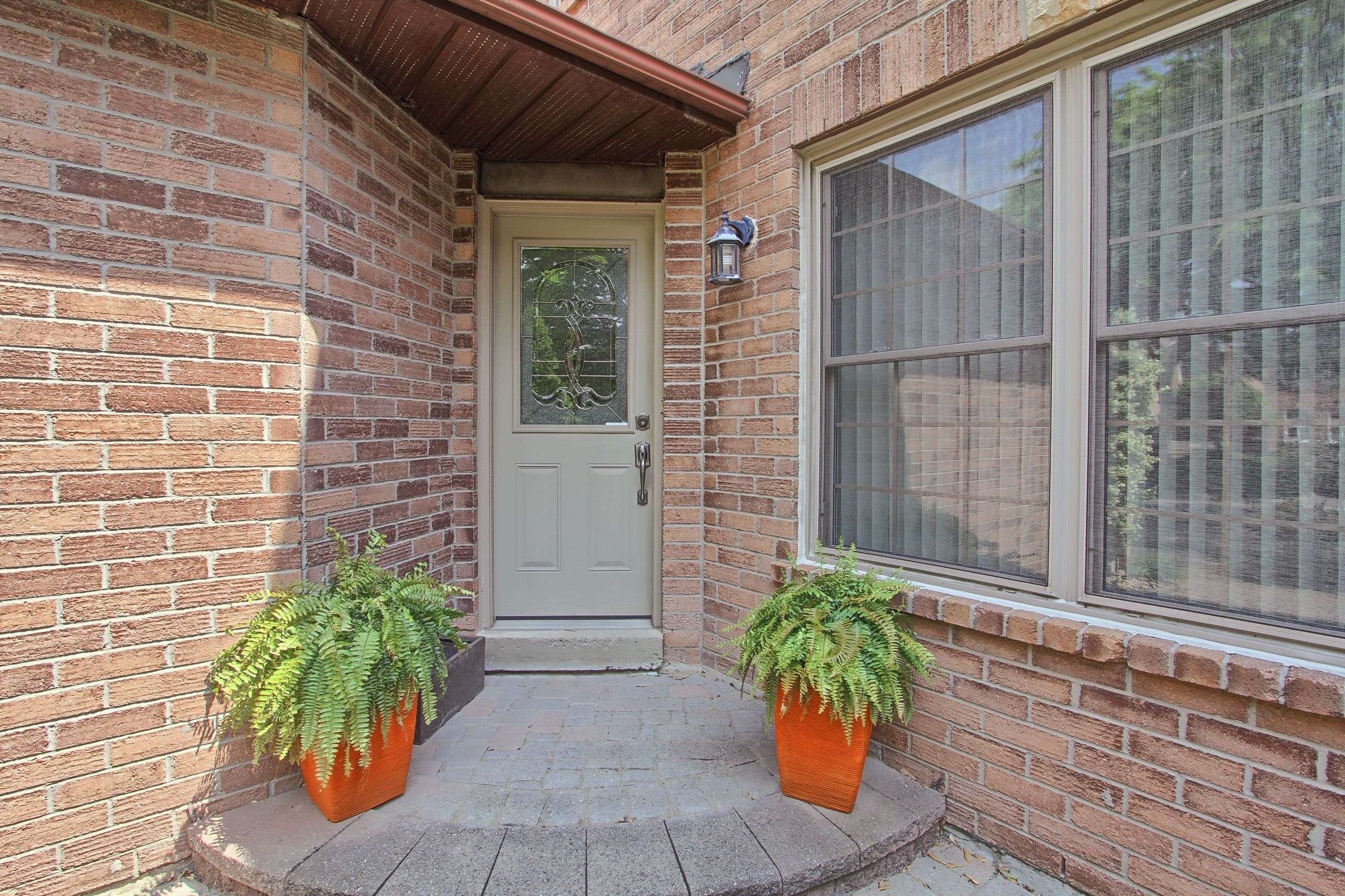 43 Daniels CRES, Ajax, ON L1T 1X8