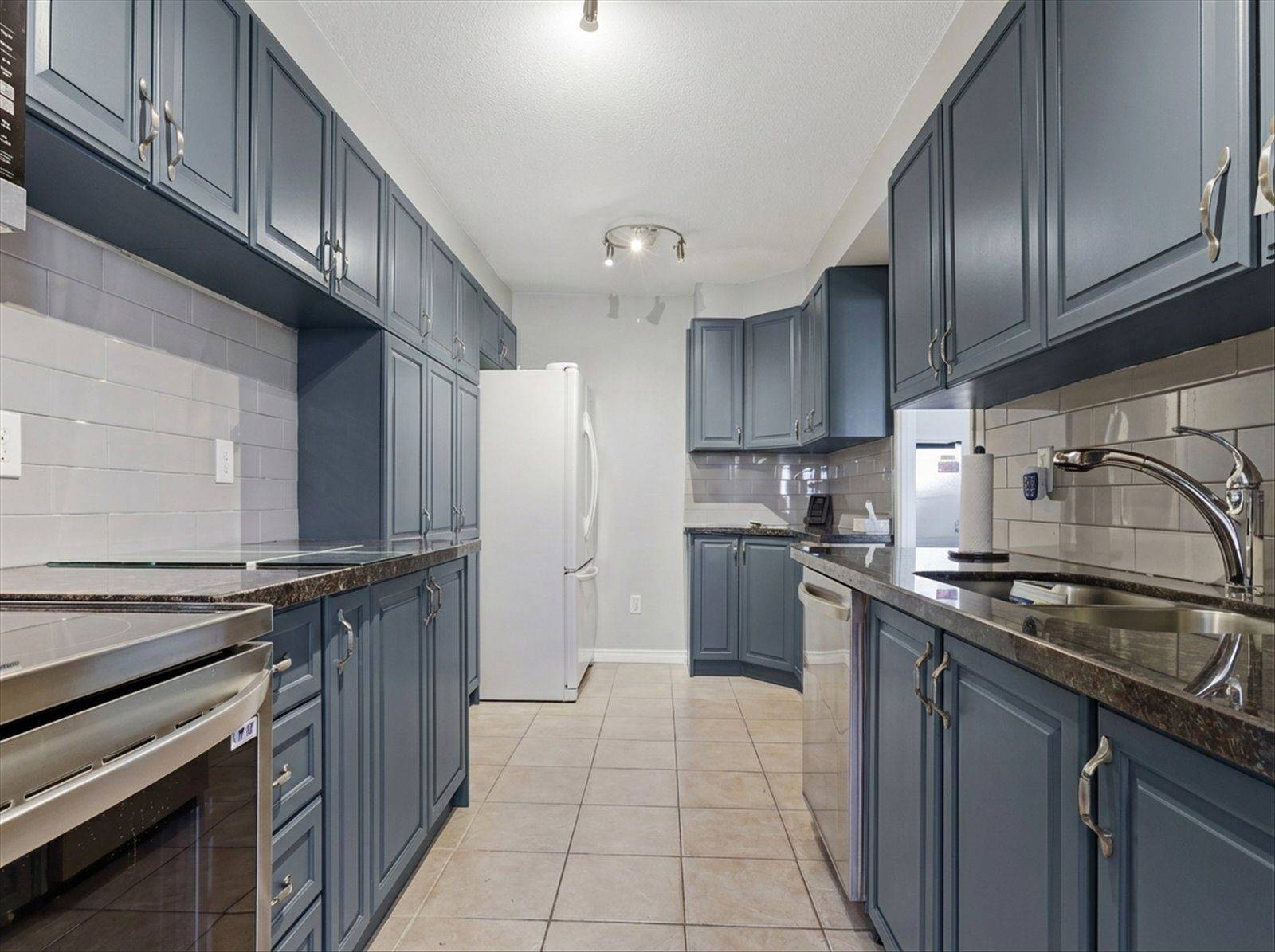 92 Church ST S #705, Ajax, ON L1S 6B4