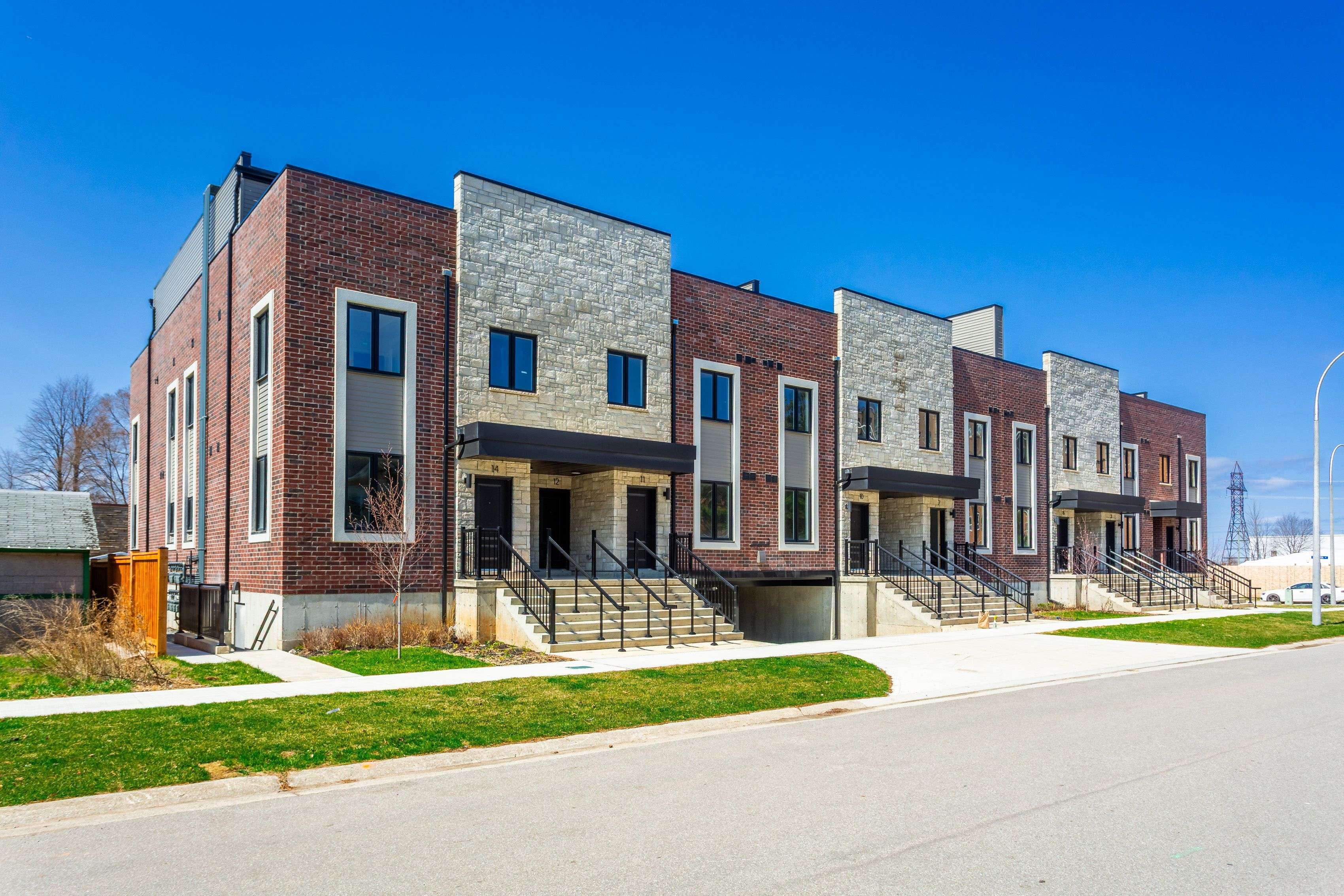 2 Slessor BLVD #12, Grimsby, ON L3M 5J4