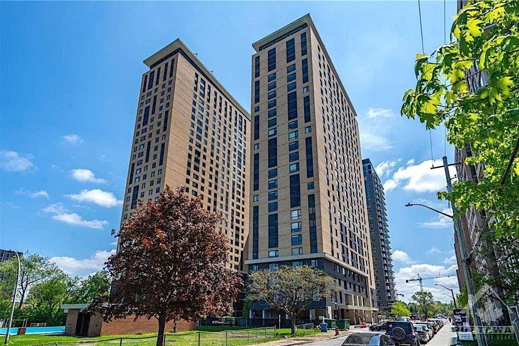 105 CHAMPAGNE ST S #703, Dows Lake - Civic Hospital And Area, ON K1S 5E5