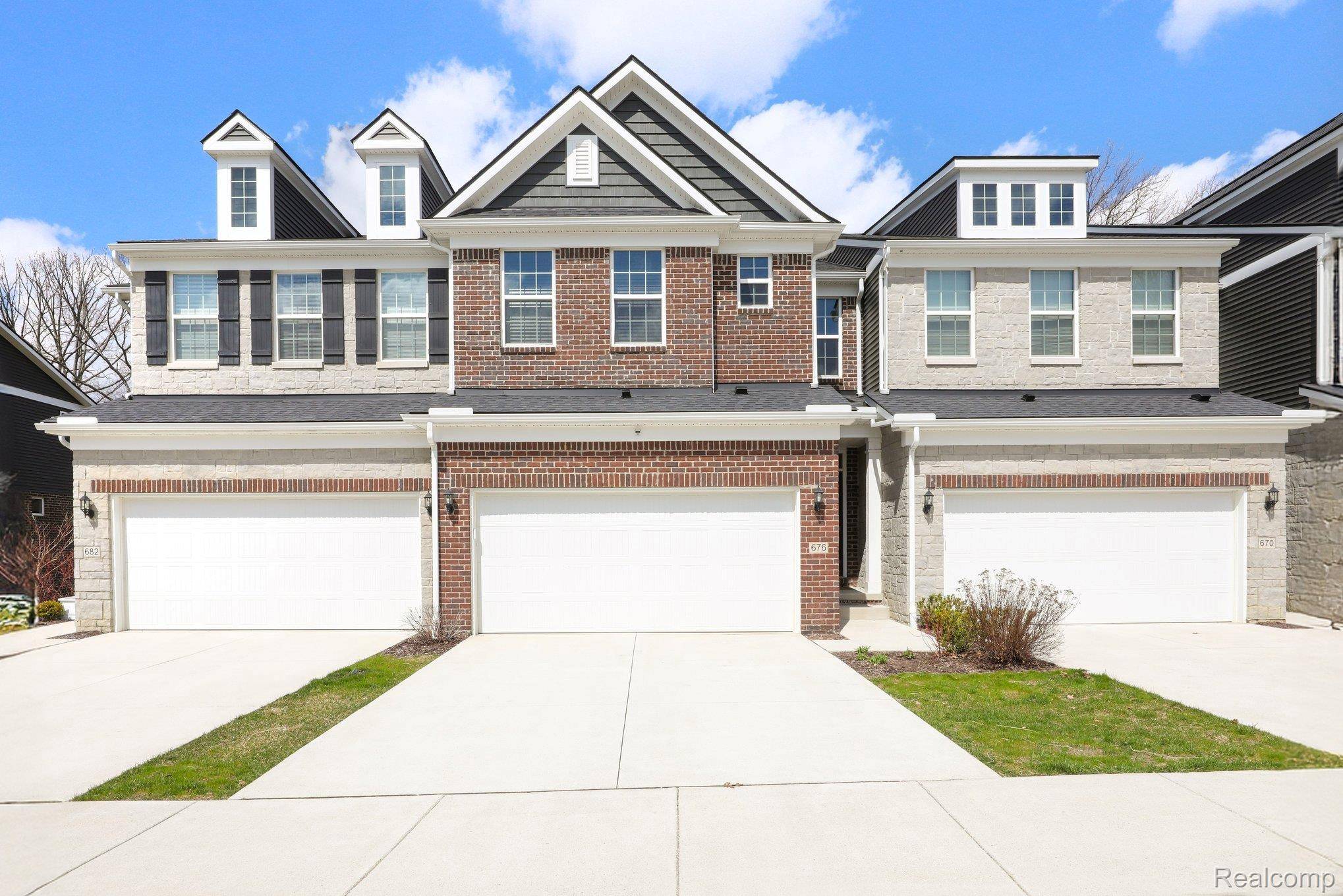 676 N Peppermint DR N #47, Rochester Hills, MI 48307