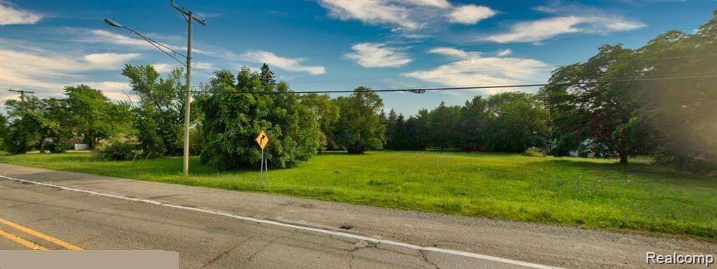 5666 AUBURN RD, Shelby Charter Township, MI 48317