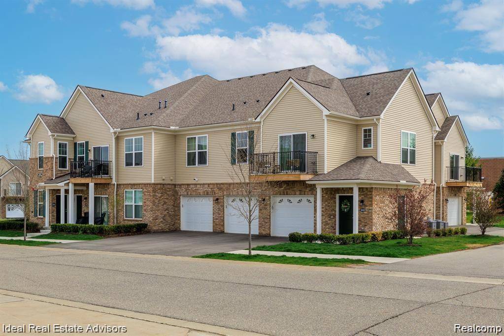 10040 RIDGE RUN ST, Hartland Township, MI 48855