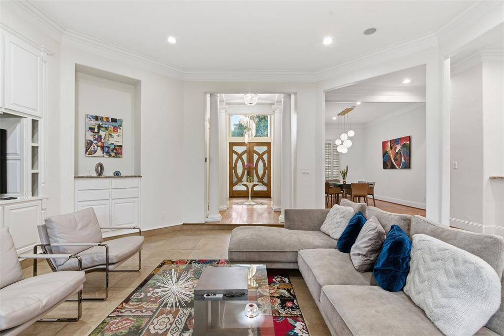 1404 Sylvan Avenue, Dallas, TX 75208