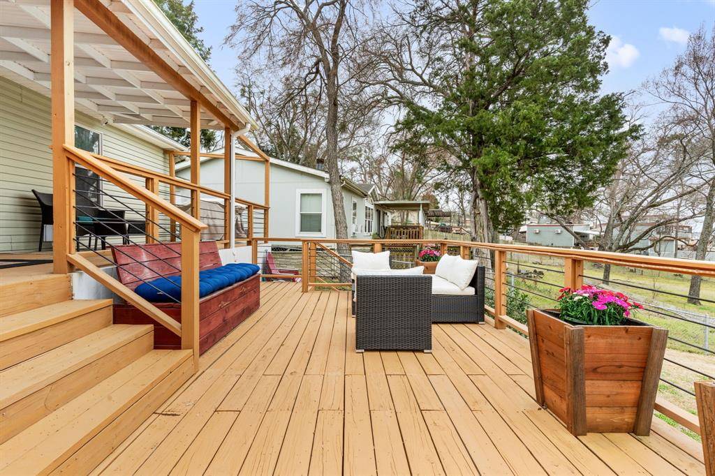 142 Ivy Lane, Mabank, TX 75156