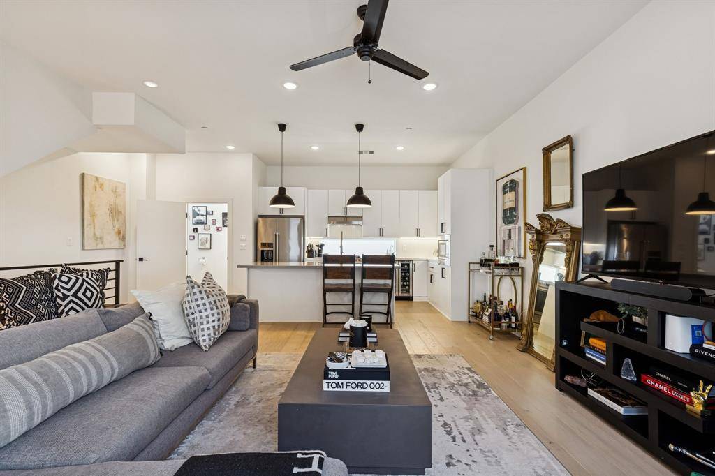 1507 N Garrett Avenue #202, Dallas, TX 75206
