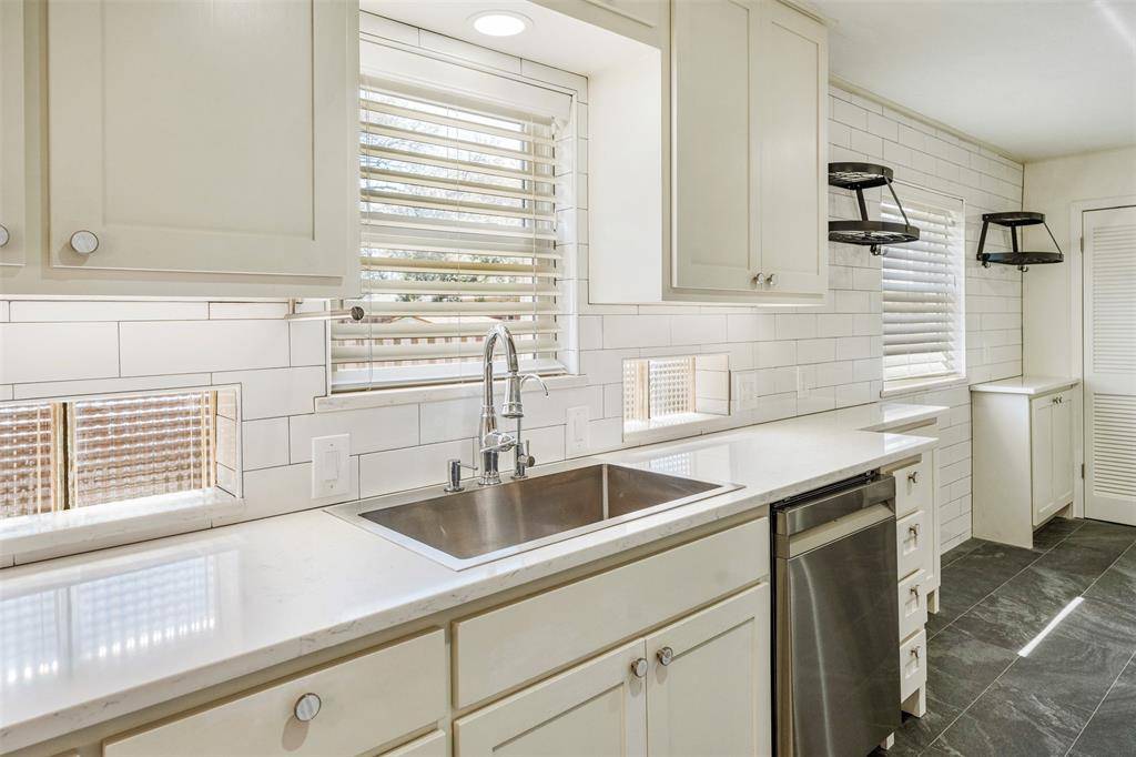 5811 Clendenin Avenue, Dallas, TX 75228