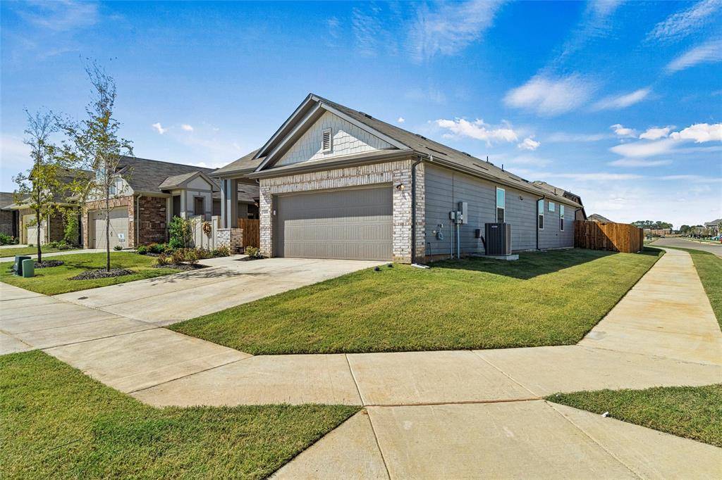 1000 Mason Street, Aubrey, TX 76227