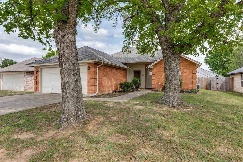 113 Saint James Court, Rhome, TX 76078