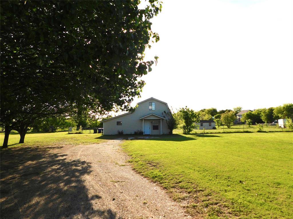 31 Rogers Circle, Krum, TX 76249