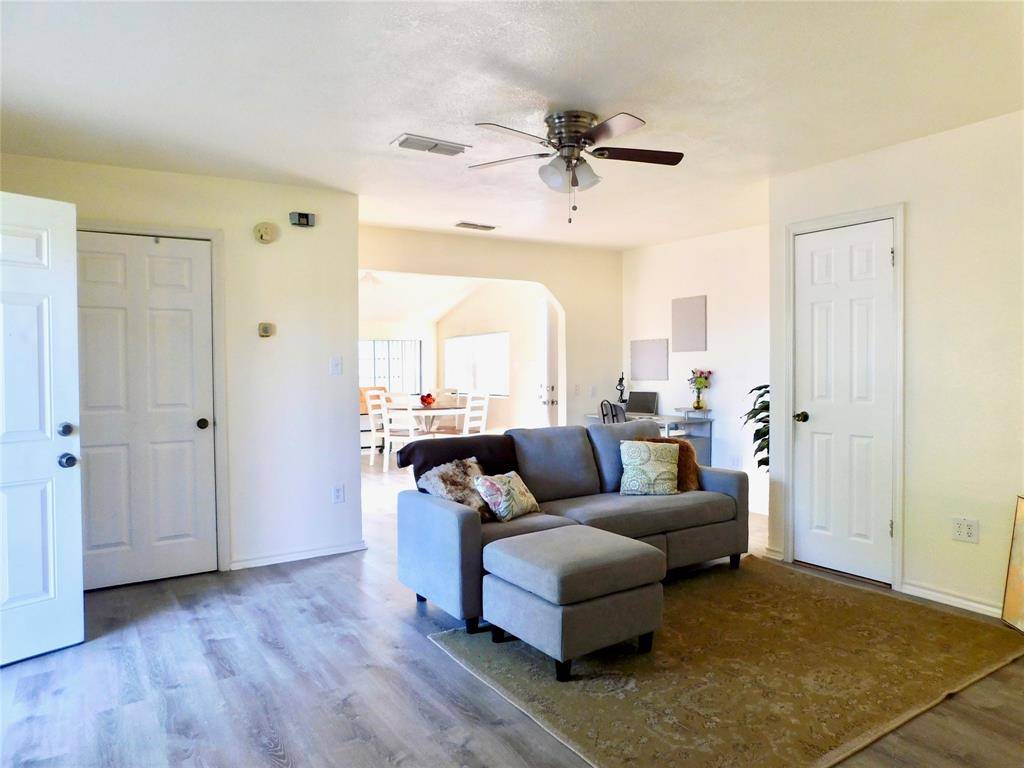 31 Rogers Circle, Krum, TX 76249