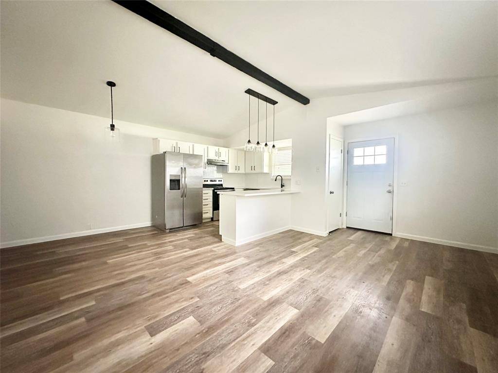 4933 Curzon Avenue, Fort Worth, TX 76107