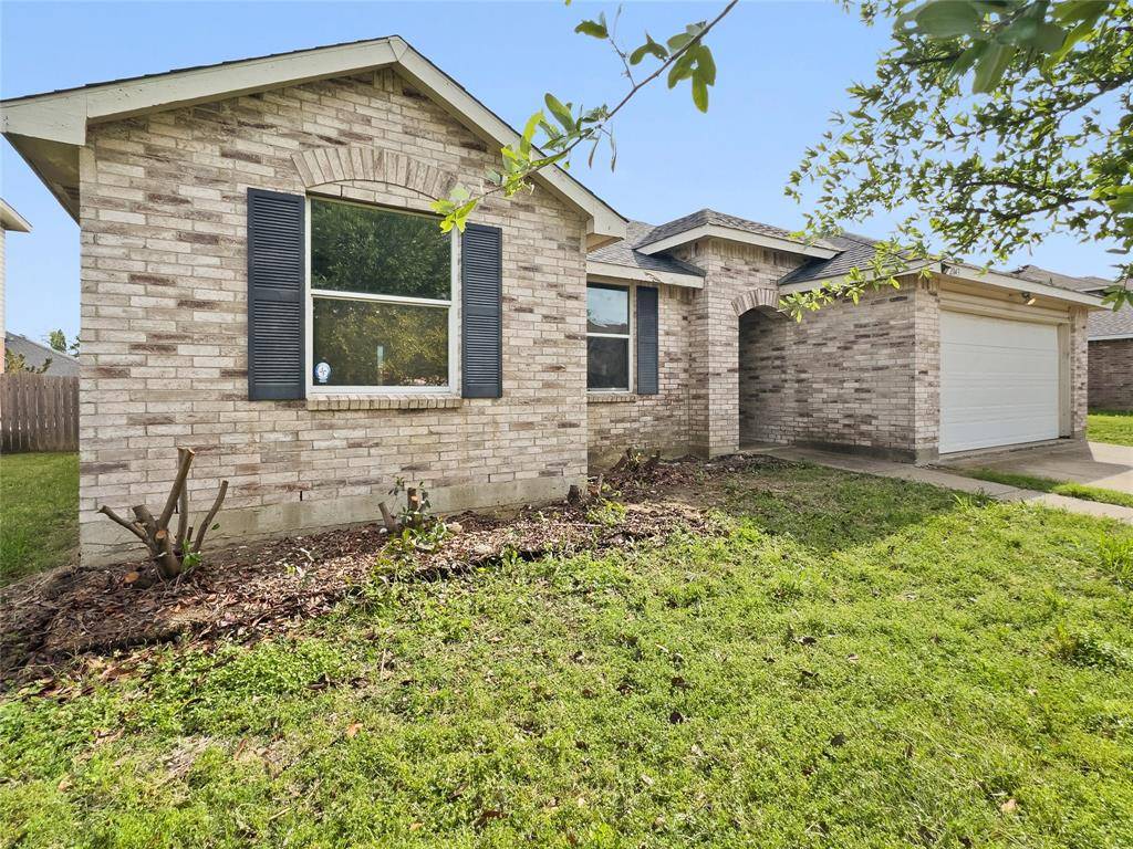 2043 Plains Court, Grand Prairie, TX 75052