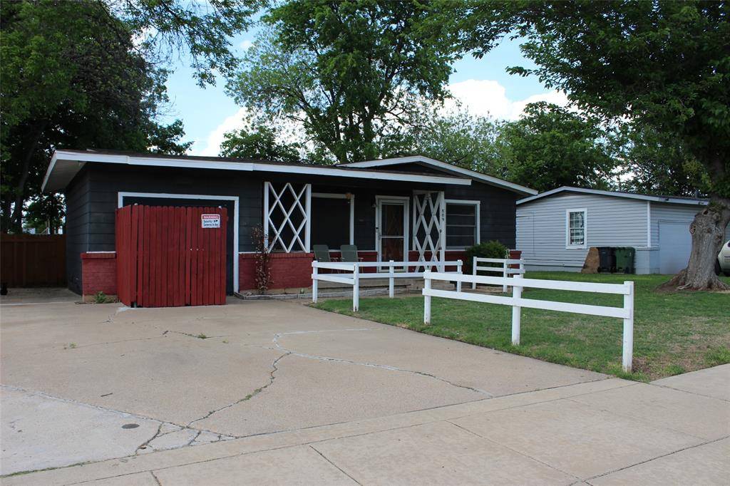 809 Forrestal Drive, Arlington, TX 76010