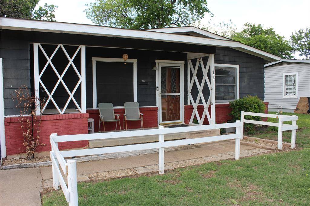 809 Forrestal Drive, Arlington, TX 76010