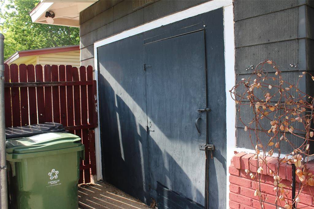 809 Forrestal Drive, Arlington, TX 76010