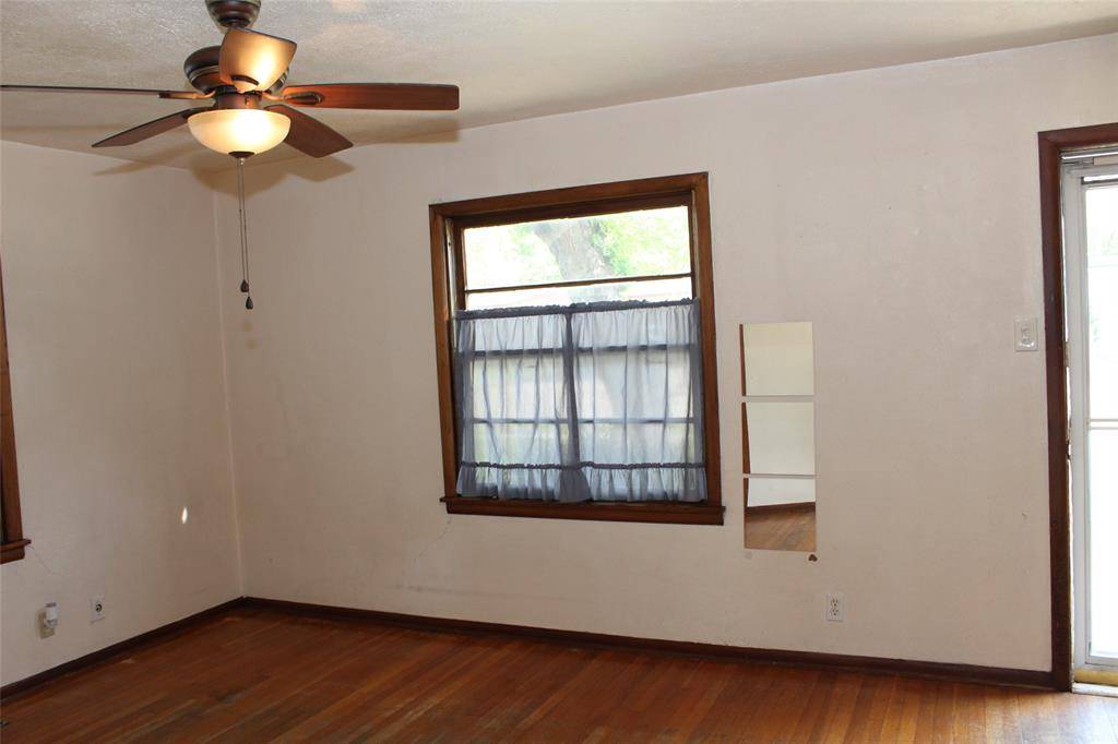 809 Forrestal Drive, Arlington, TX 76010