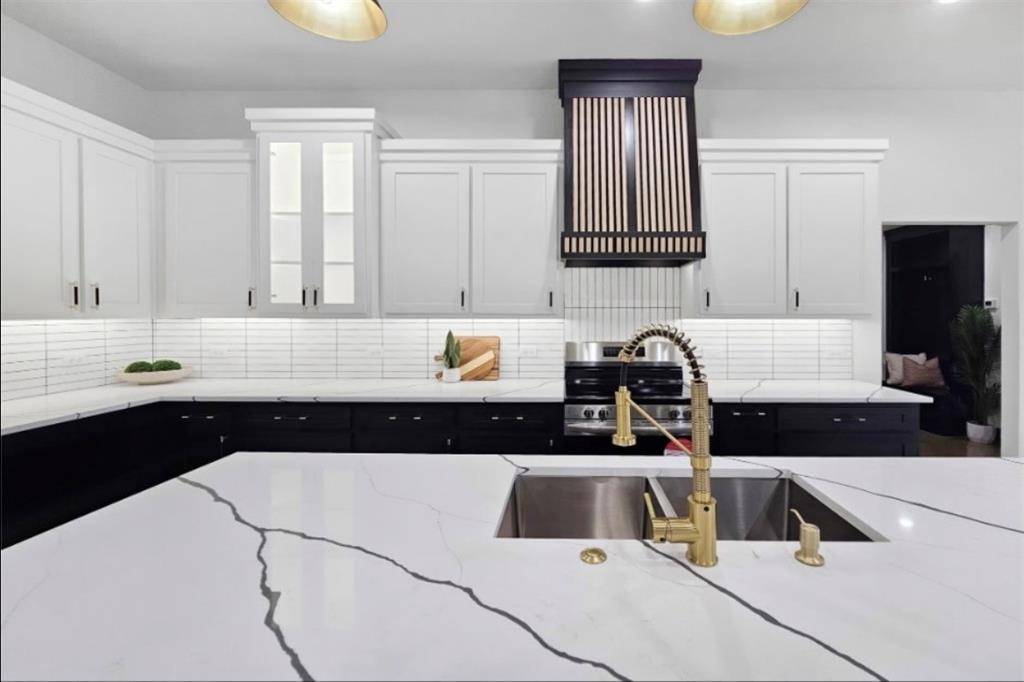 5226 Tom Hickman, Log Cabin, TX 75148