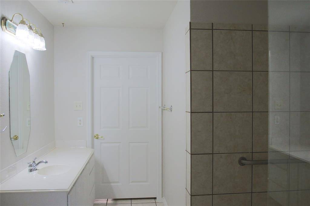 7525 Parkgate Drive, Fort Worth, TX 76137