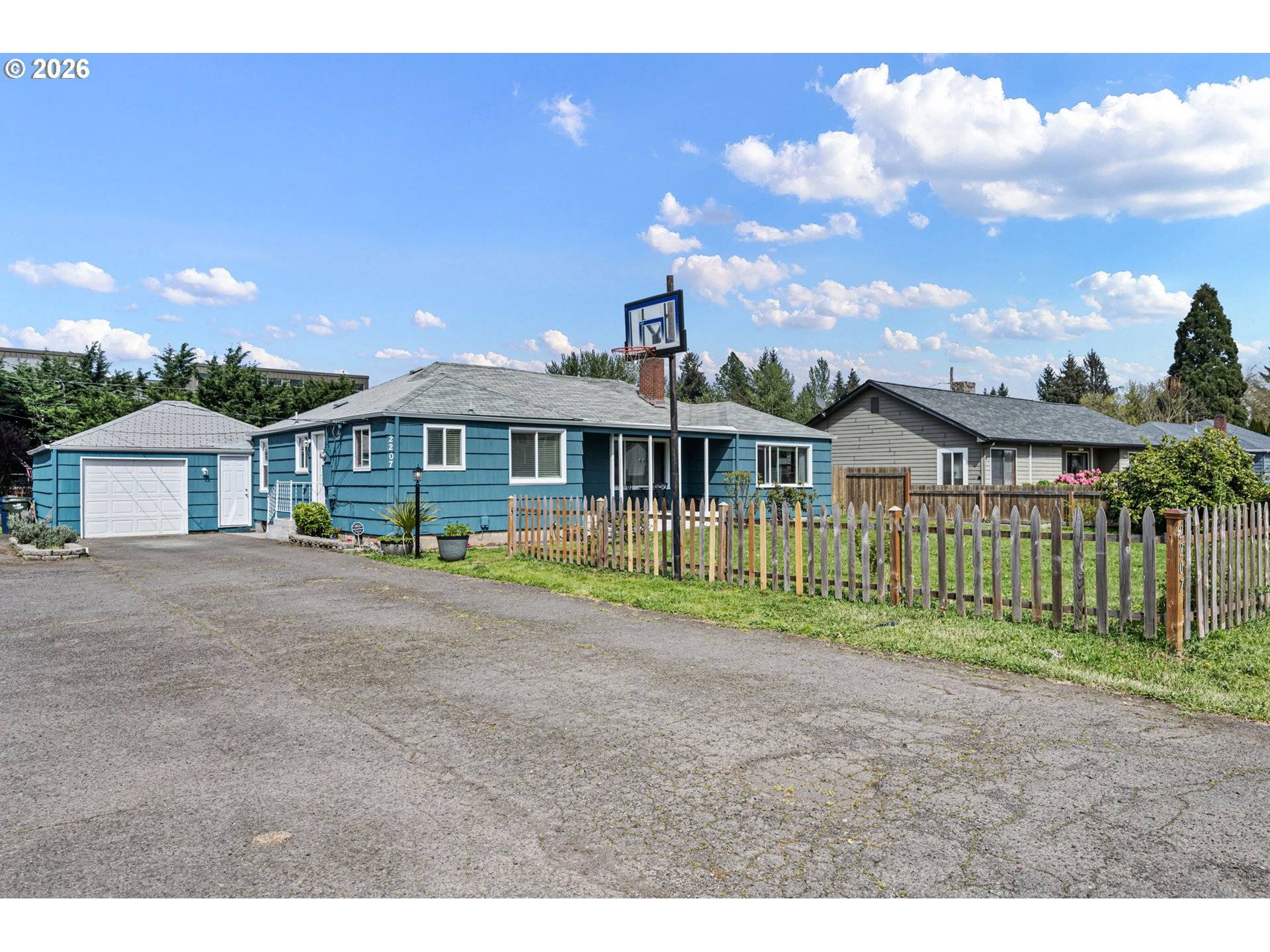 2207 WILLONA DR, Eugene, OR 97408