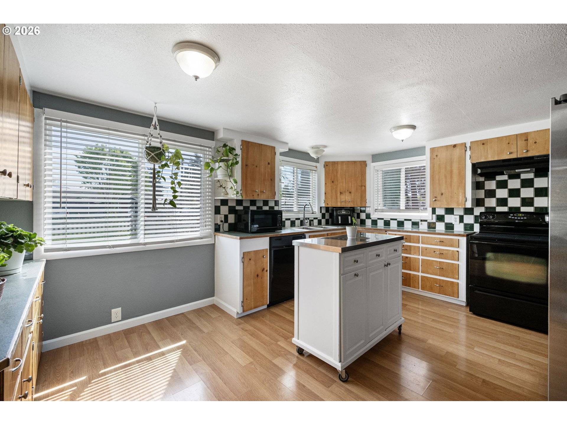 2207 WILLONA DR, Eugene, OR 97408