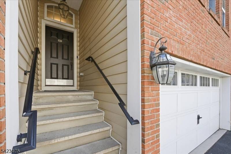 41 Creekside Ct, Secaucus Town, NJ 07094