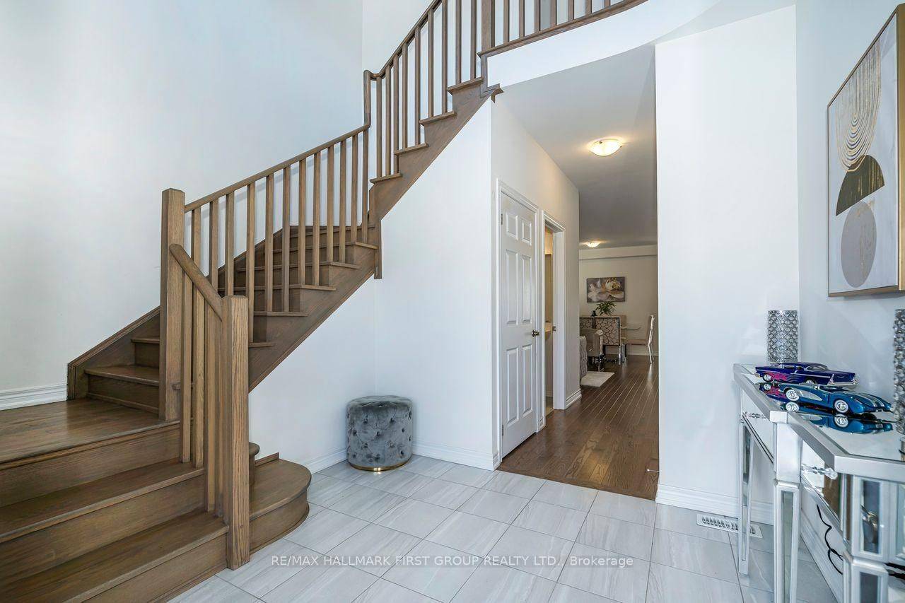 5 Toulouse ST, Whitby, ON L1P 0J2