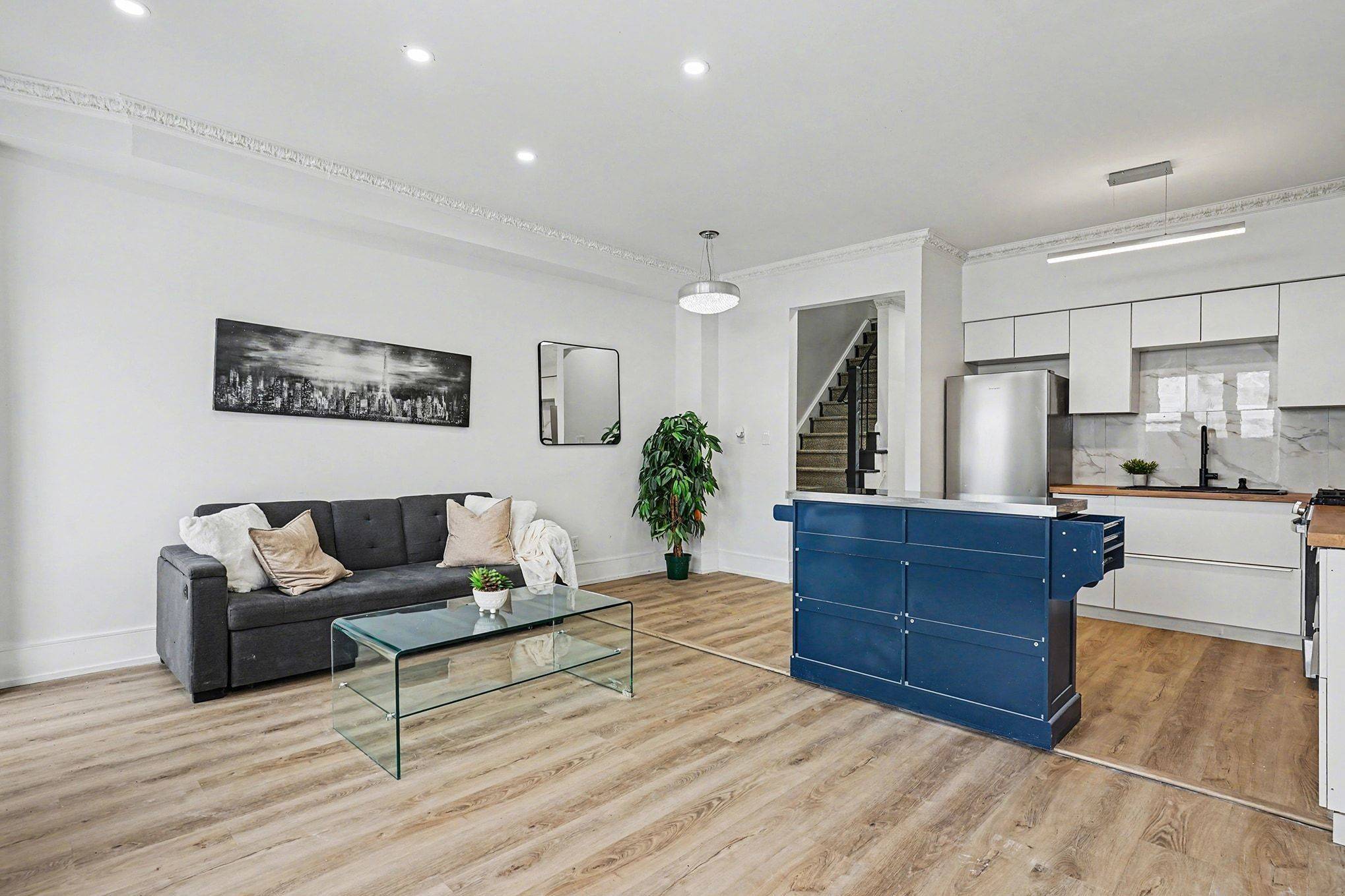 16 Leitch AVE, Toronto W05, ON M3J 3P2