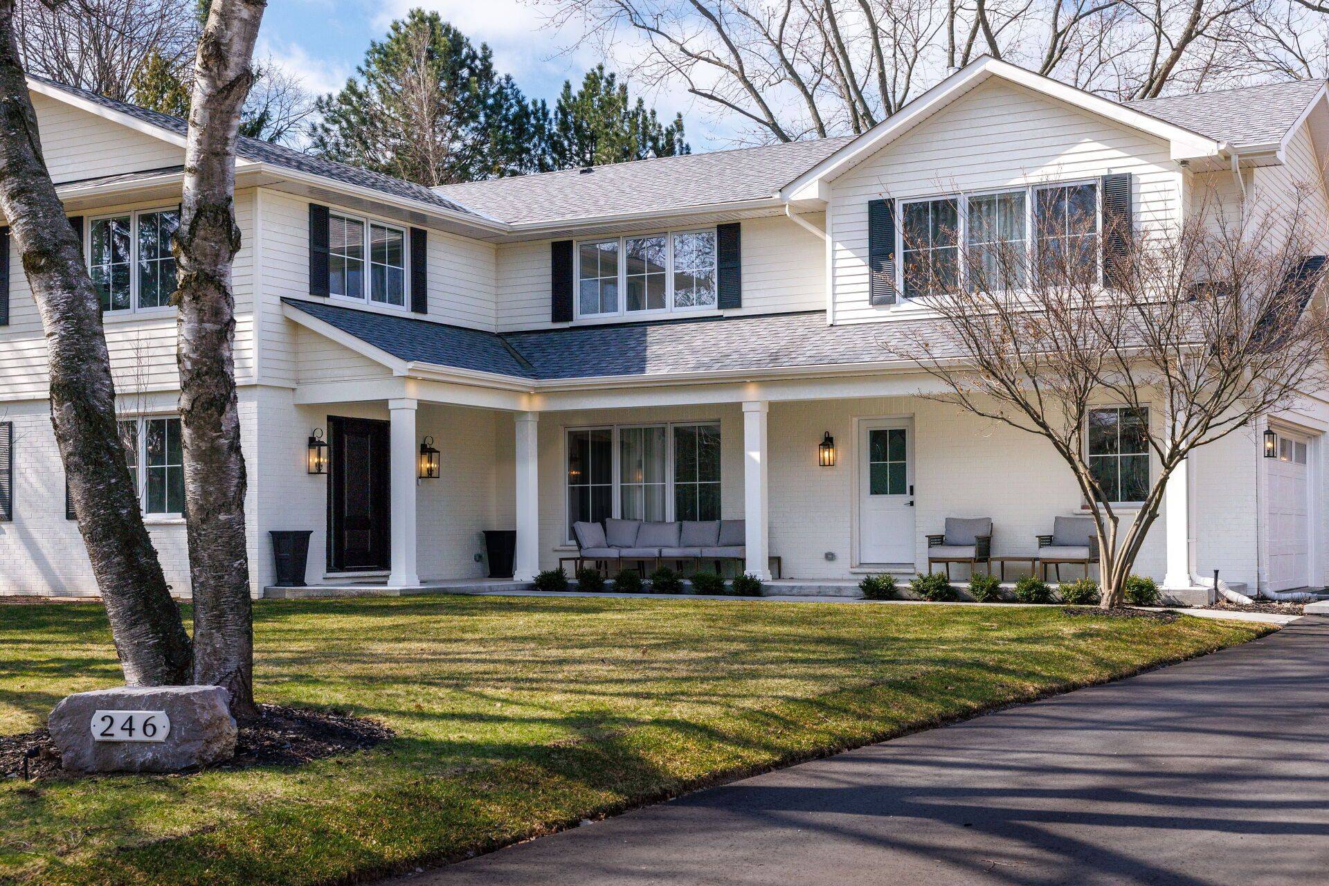 246 Cairncroft RD, Oakville, ON L6J 4M3