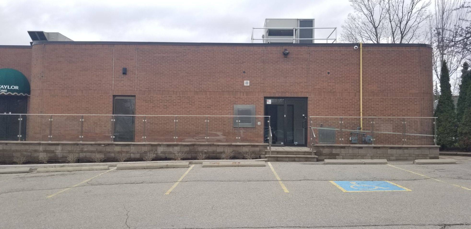 60 Lakeshore RD W #1, Oakville, ON L6K 1E1