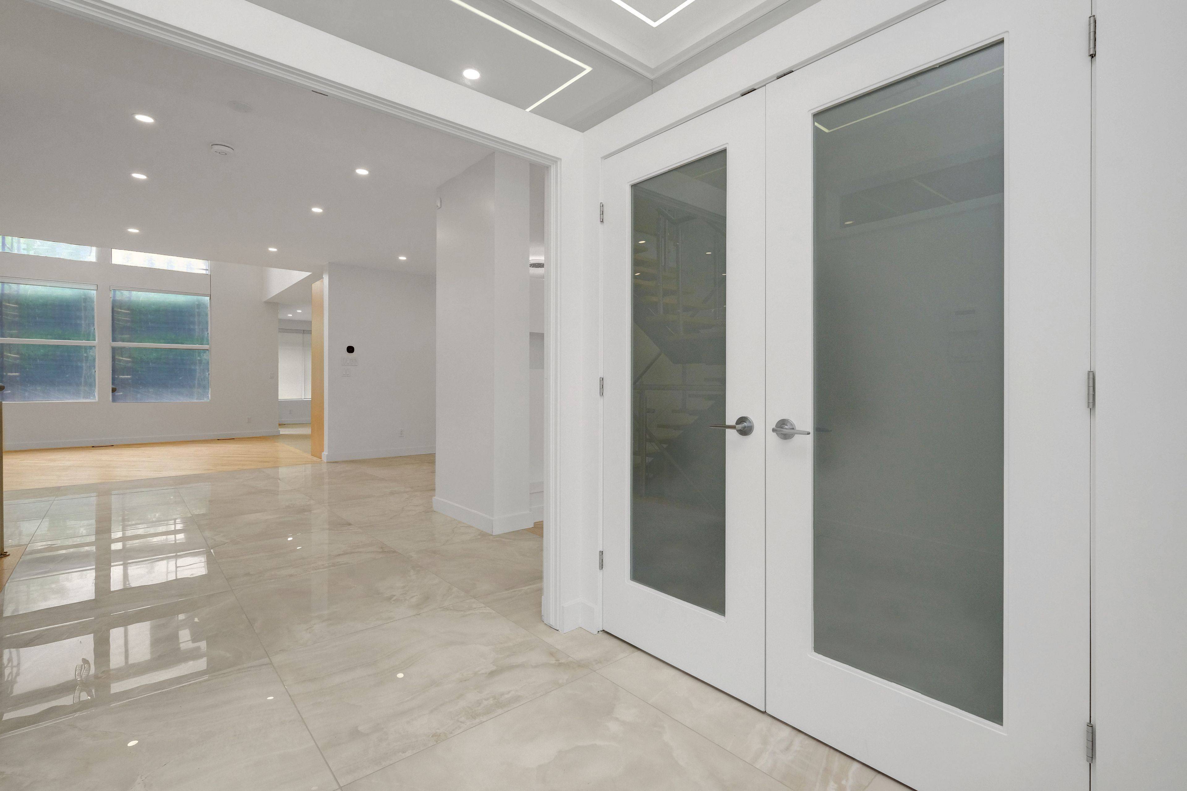 298 Crestview RD, Alta Vista And Area, ON K1H 5G6