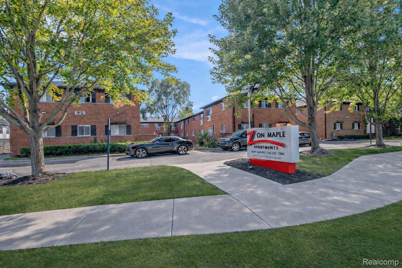 629 W Maple RD #15, Clawson, MI 48017