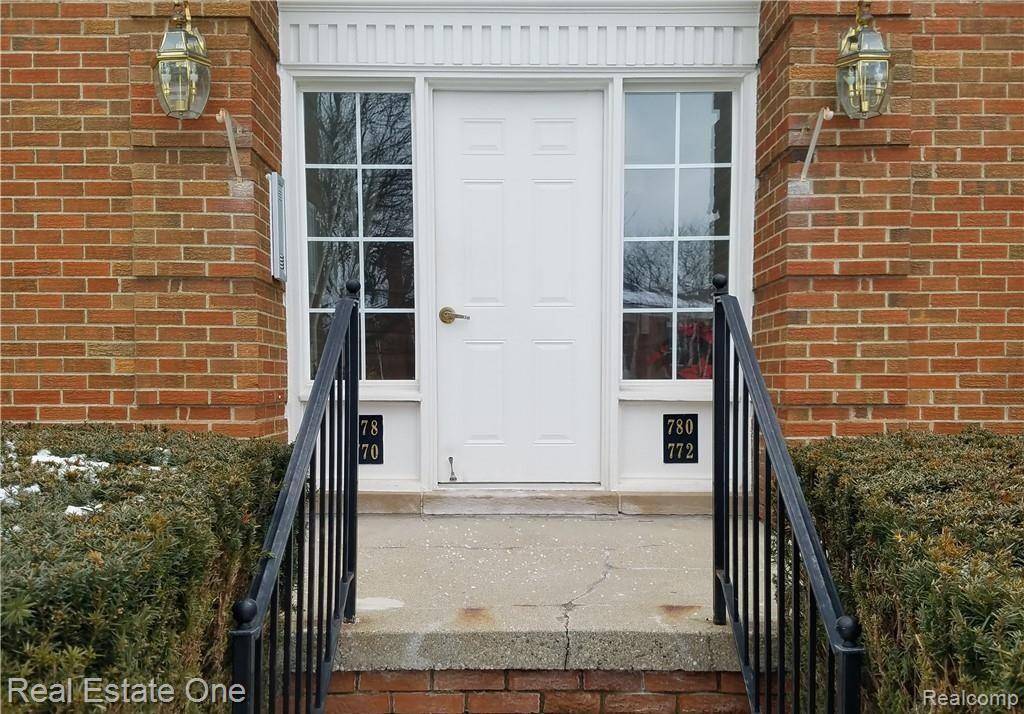 780 E Fox Hills DR, Bloomfield Hills, MI 48304