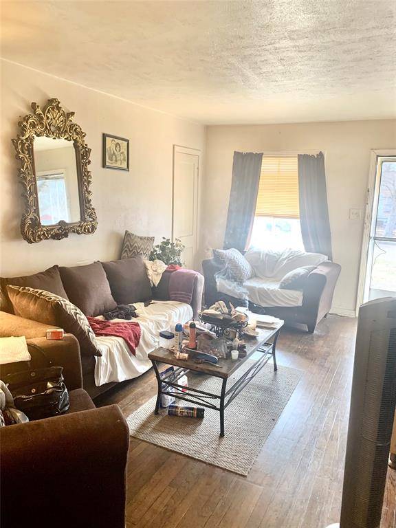 6925 Kennison Drive, Dallas, TX 75227