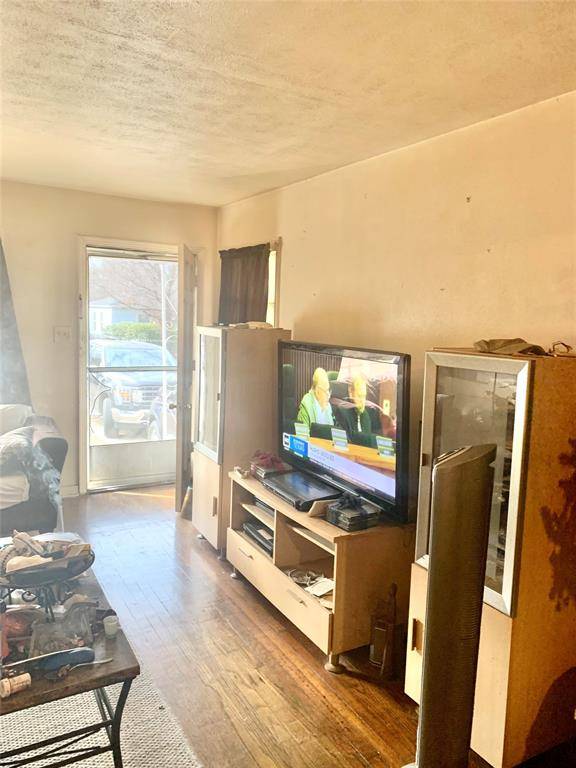 6925 Kennison Drive, Dallas, TX 75227