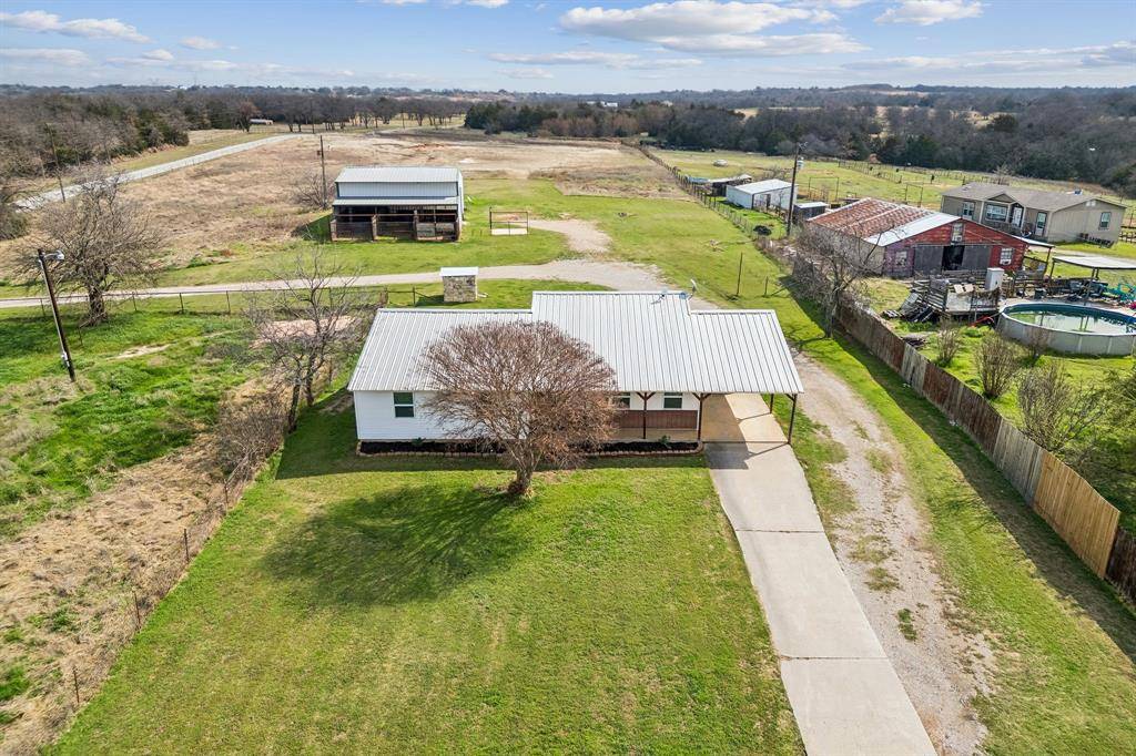 1087 County Road 2395, Alvord, TX 76225